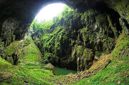 Interior de una de las galerías del Karst de Moravia, República Checa