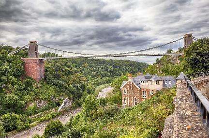 Bristol, preciosa vista de la ciudad y su cuente colgante. Reino Unido