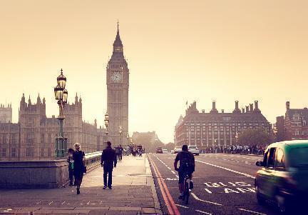 Londres,  Puente de Westminster, con el Big Ben al fondo. Reino Unido