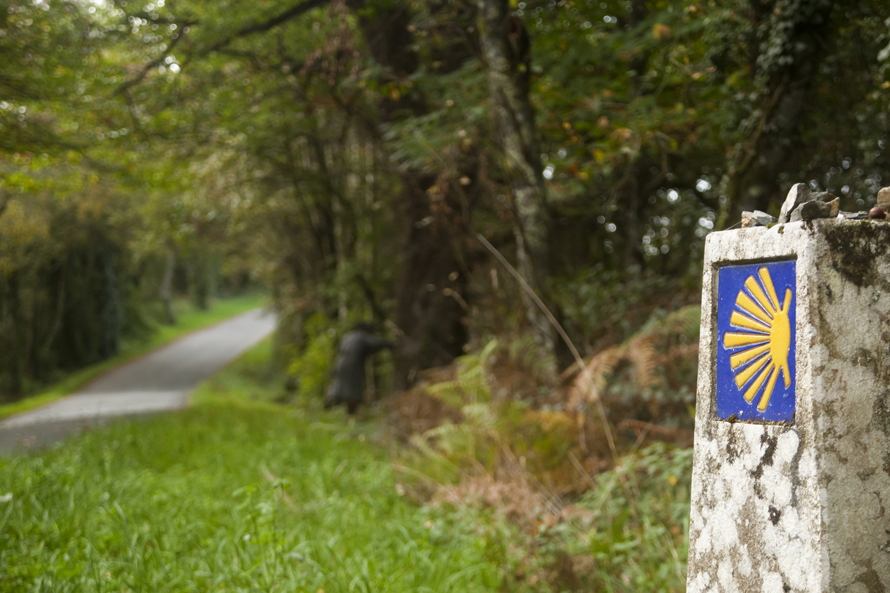 Hito señalizador del Camino de Santiago (© Istockphoto)