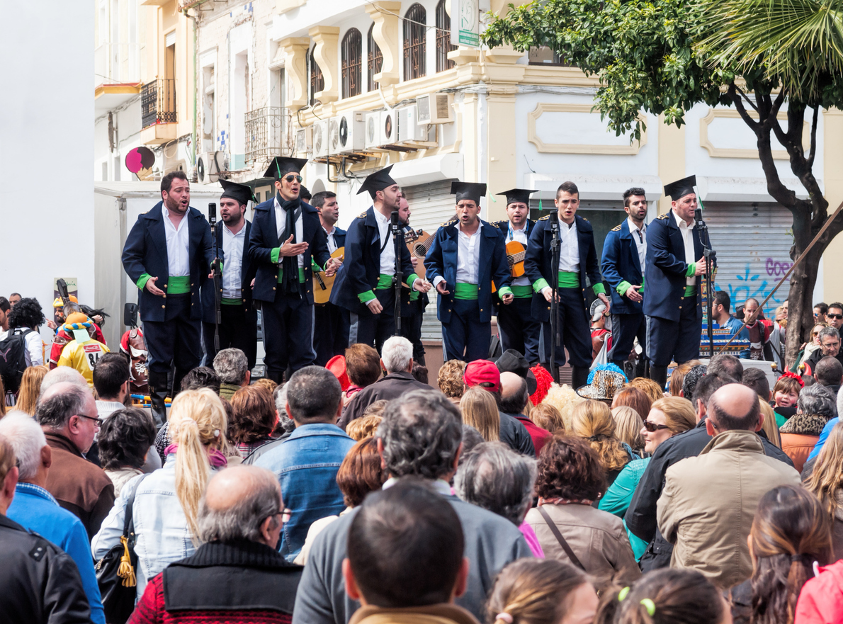 Chirigota en las calles de Cádiz
